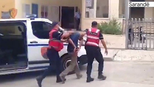 VIDEO/ Plagosja me thikë e 2 personave në Sarandë, arrestohet pas rreth 5 orësh autori! Në banesë kishte municion luftarak dhe sasi lënde plasëse