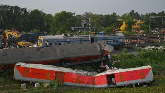 Aksidenti tragjik i trenave në Indi, 275 viktima, 1000 të plagosur! Kryeministri: Fajtorët do ndëshkohen