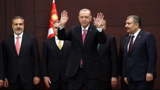Erdogan prezanton qeverinë e re të Turqisë, vetëm 2 prej ministrave aktualë mbeten në detyrë