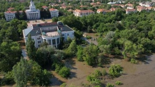 Lufta/ Goditja e digës Nova Kakhova, 42 mijë njerëz në rrezik, sot pritet të jetë kulmi i përmbytjeve! Shpërthen tubacioni i amoniakut