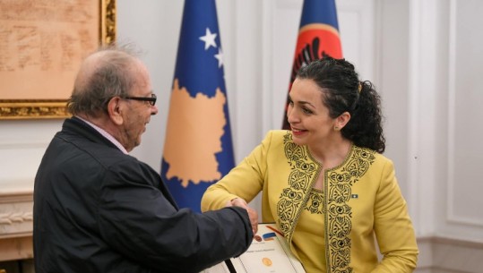 Ismail Kadare nderohet me urdhrin 'Hasan Prishtina' në Kosovë: Triumfi është se jemi bërë bashkë shqiptarë të të gjithë zonave të Ballkanit