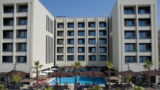 Ishte me pushime në Durrës, turistja polake bie aksidentalisht nga hoteli, ndërron jetë! Dyshohet se ishte e dehur