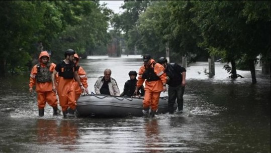 Kievi: 6 persona kanë humbur jetën nga përmbytjet në Kherson