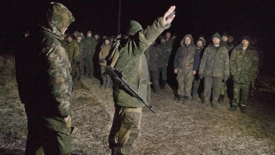 Pranë Bakhmut, forcat ukrainase festojnë krizën ruse