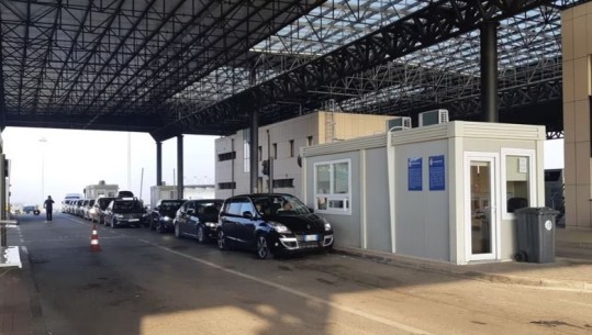 'Për arsye të sigurisë', ndalohet hyrja në Kosovë e makinave me targa serbe