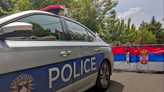 4 shpërthime në stacionet policore në Zveçan dhe Mitrovicë të Veriu, dëmtohen makinat e policisë