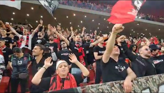 VIDEO/ Tifozët mbushin 'Air Albania-n', ia marrin këngës: Për Kosovë e për Shqipëri