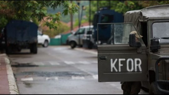 KFOR-i vë barrikadë në hyrje të Leposaviçit, nuk lejon Njësinë Speciale të Kosovës të kalojë