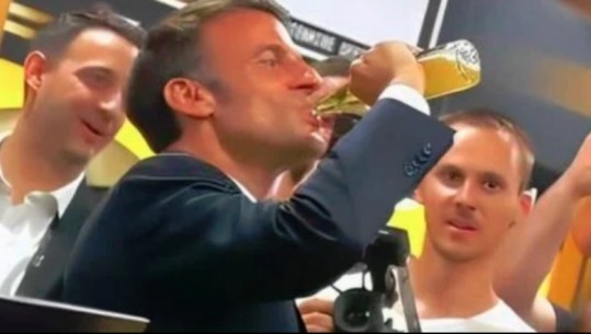 Emmanuel Macron 'kthen' shishen e birrës me fund, presidenti uron kampionët në dhomat e zhveshjes (VIDEO)