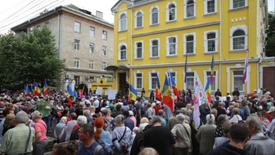 Gjykata shpall ‘antikushtetuese’ partinë ruse në Moldavi pas protestave masive të qytetarëve