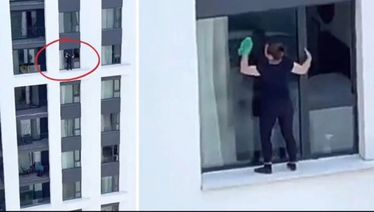 VIDEOLAJM/ Gjesti që trazoi rrjetin! Gruaja në katin e 10-të të një pallati në Serbi, pastron dritaret pa asnjë mbrojtje