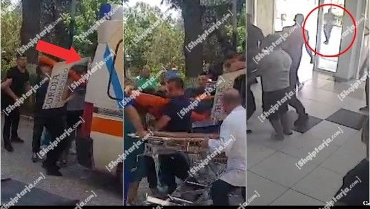 Skandali në Vlorë, dyert e urgjencës bllokohen në hyrje të spitalit, brenda ambulancës i riu në shenjat e fundit të jetës 