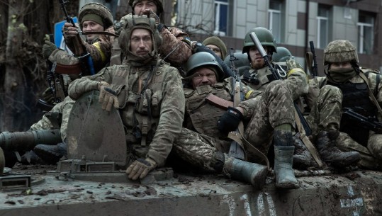 Lufta Ukrainë/ Kiev bombardon ura që lidhte Krimenë me Ukrainën! Zelensky: Moska po vlerëson sulmin në termocentralin bërthamor ‘Zaporizhzhia’