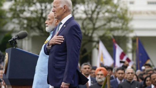 VIDEO/ Tjetër gafë e Biden, ngatërron himnin kombëtar të SHBA-së me atë të Indisë