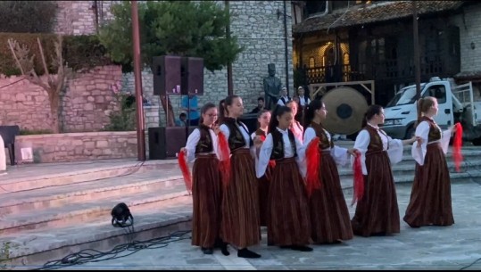 Festivali i Gjirokastrës, Berati përfaqësohet nga ‘Bilbilat e Vrionit’, drejtuesi artistik: Do sjellim larmi dhe unikalitetin e valleve tona