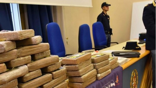Iu gjetën 72 kg kokainë në bagazhin e makinës, arrestohet i riu shqiptar në Itali! Droga me mbishkrimin ‘Boss’ kapte vlerën e 6 milionë eurove