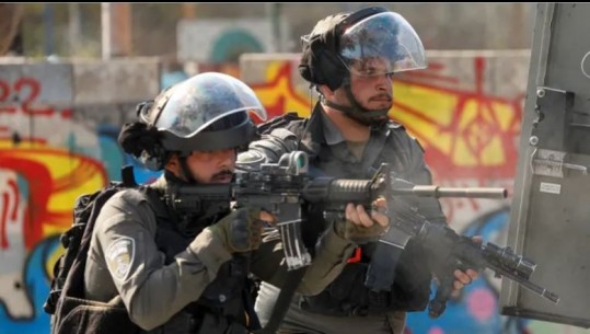 Ushtarët izraelitë vrasin adoleshetin palestinez që hapi zjarr ndaj tyre