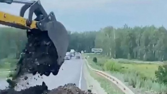 Lufta/ Ushtria ruse hap gropa të mëdha në autostradë për të bllokuar përparimin e Wagner drejt Moskës