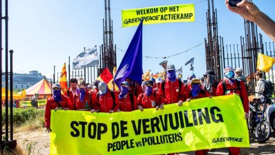 Aktivistët mjedisorë protestojnë kundër kompanisë indiane në Holandë: Po ndot ajrin dhe tokën me lëndët helmuese që lëshon