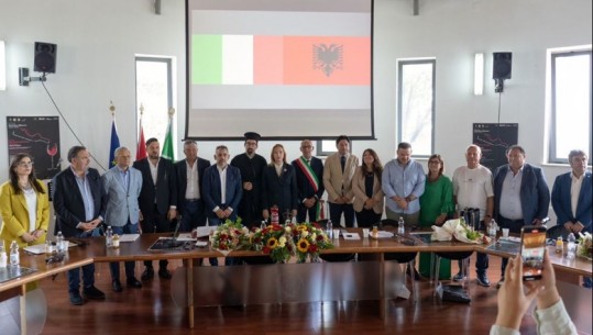 Ministrja e Bujqësisë me prodhuesit shqiptarë në panairin e arbëresheve në Kalabri: Ky është vendi ku duhet të lindë brandi i parë italo-shqiptar