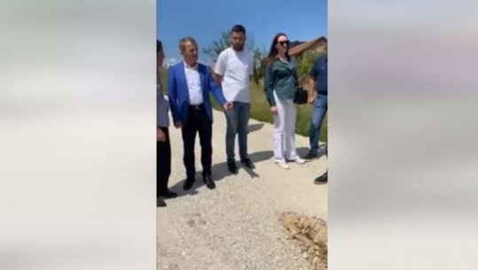 Ndodh edhe kjo, kryetari komunës në Kosovë ndërpret punimet në një rrugë: Nuk lejoj punë shkel e shko (VIDEO)