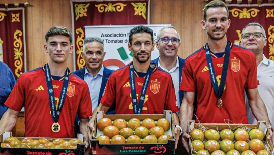Fituan Ligën e Kombeve, futbollistët e Spanjës shpërblehen me 214 kilogramë domate