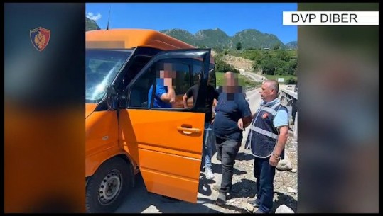 Kamuflohej si shofer furgoni dhe transportonte lëndë narkotike, në pranga 36-vjeçari në Dibër! Iu kap 1 kg kanabis çokollatë (VIDEO)