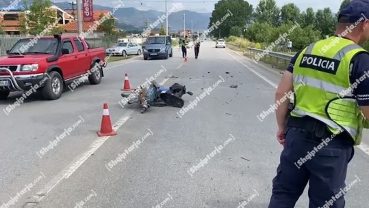 Aksidenti i katërt brenda pak orësh në Korçë, motori del nga rruga, plagoset drejtuesi