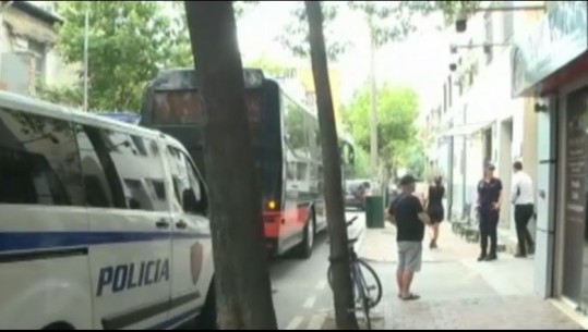 FOTOLAJM/ Transferohen nga Elbasani në Tiranë 45 të ndaluarit për trafik droge