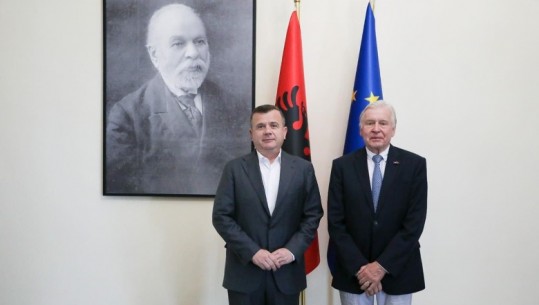 Balla takim me Presidentin e Nderit të Asamblesë Parlamentare të Këshillit të Evropës, René van der Linden: Mik i shkëlqyer i Shqipërisë