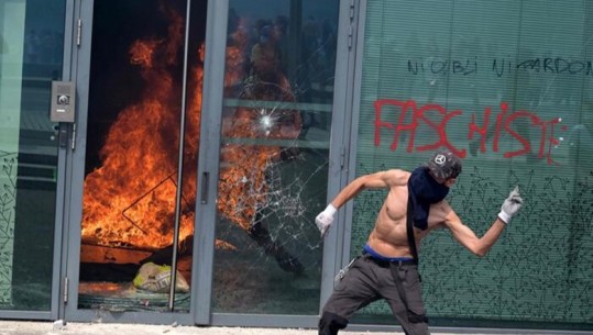 FOTO/ Franca gati për protestat, qytetarët nisin plaçkitjen dhe shkatërime në të gjithë vendin