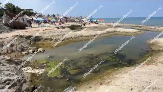 Ndotje në mes të sezonit turistik në Kavajë, ujërat e zeza derdhen në det! Pushuesit plazh mes fekaleve