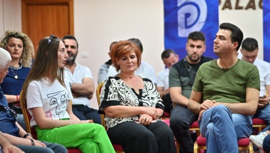 Basha takim me demokratët në Korçë: Listat e hapura dhe ndryshimet kushtetuese çlirojnë potencialin e vendit