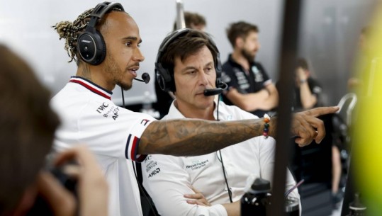 Krisje te Mercedes, Wolff i bërtet në radio Hamilton-it: Jepi makinës, boll u ankove