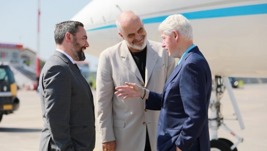 Bill Clinton në Tiranë, ambasada e SHBA: Mirëserdhe President, moment domethënës për miqësinë e dy vendeve