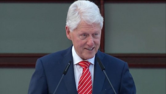 Bill Clinton në Tiranë: E di që keni probleme ekonomike, por iu duhet mbështetje! E rëndësishme të jeni në anën e duhur të historisë