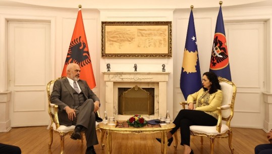 FOTOT/ Rama takim me Osmanin, publikon pamjet nga takimi ‘kokë më kokë’ me presidenten e Kosovës