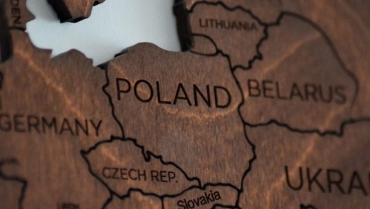 ‘Fortifikohet’ Polonia, vendos 1 mijë trupa të tjerë në kufi me Bjellorusinë