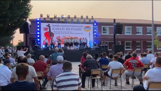 Lushnjë, shtatë grupe folklorike në eventin ‘Kabaja Myzeqare’! Qytetarët: Kemi shumë nostalgji, na kujton fëmijërinë