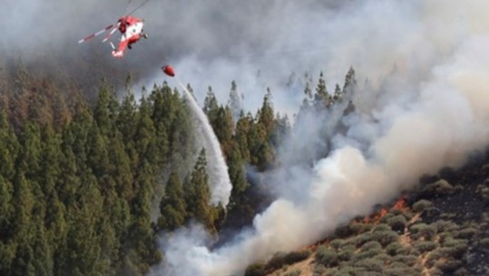 Zjarr masiv në një ishull të Spanjës, autoritetet spanjolle evakuojnë 500 persona