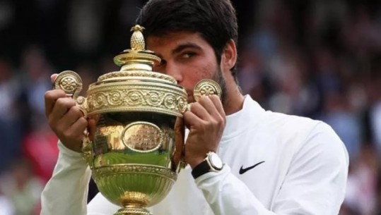 Wimbledon ka një ‘mbret’ të ri, 20-vjeçari Alcaraz zbret nga froni serbin Djokovic! Finalja zgjati 4 orë e 40 minuta