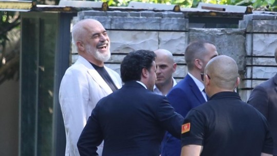 FOTO/ Gallata e përqafime në ish-vilën 30, çfarë s’u pa në samitin e Tiranës me liderët e Rajonit