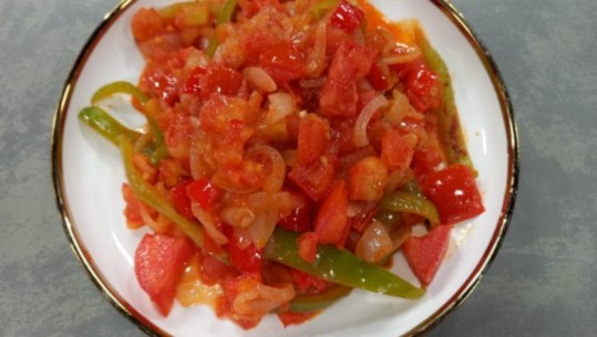 Gjellë tigani me domate dhe speca nga zonja Albana