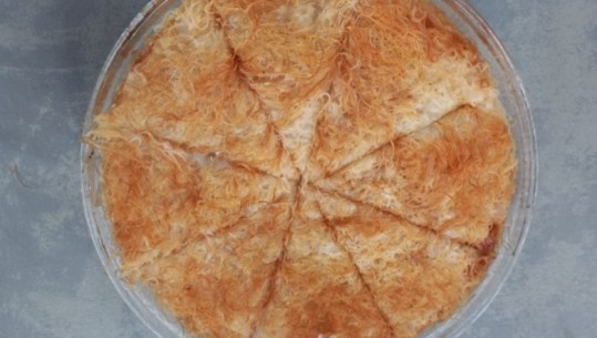 Ekmek kadaif, embëlsira e famshme greke me kadaif dhe krem nga zonja Albana