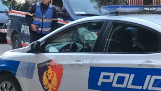Tentoi të vidhte një makinë dhe goditi policët, pranga 28-vjeçarit në Tiranë