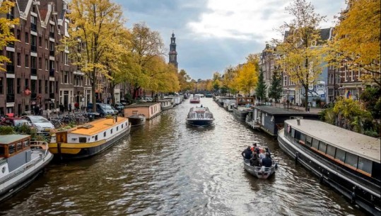 Amsterdami merr masa për të frenuar turizmin dhe ndotjen, ndalon anijet e lundrimit për vizitorët e huaj