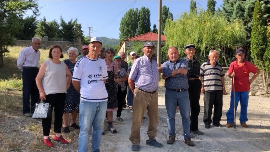 S’ka ujë, fermerët e Kamenicës në protestë: Rreth 40 hektarë toke ka mbetur pa ujitje