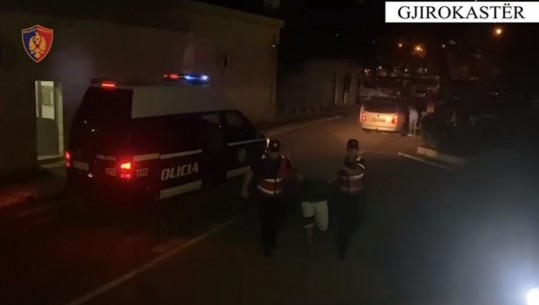 Gjirokastër, po transportonte 8 emigrantë dhe braktisi mjetin, në kërkim 25-vjeçari! Arrestohet një 17-vjeçar te ‘Ura e Kardhiqit’ kalonte ilegalisht të huajt në kufi