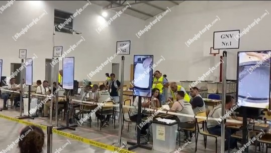 Përsëritja e zgjedhjeve në Rrogozhinë, po numërohen kutitë e fundit! Edison Memolla i PS-së kryeson bindshëm