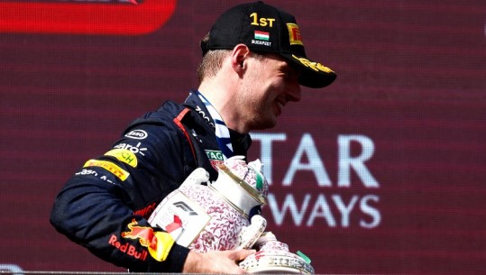 E pabesueshme në podiumin e Formula 1, Norris i thyen trofeun e kampionit Verstappen (VIDEO)